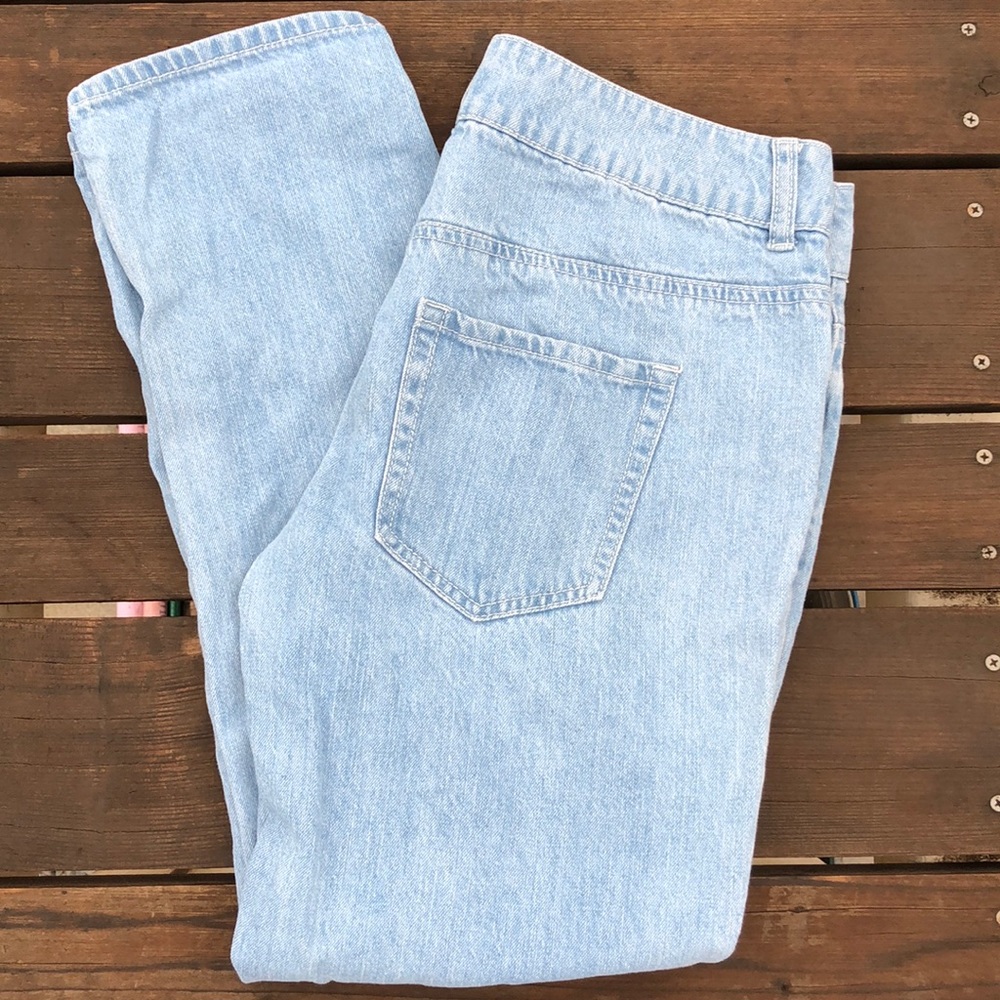 F21 Low Rise Distressed Jean - Picture 2 of 6